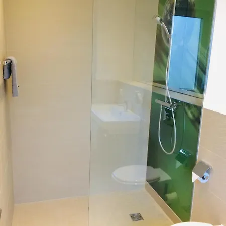 Adesso - Pay At On Arrival-ihr Automatenhotel In 3*
