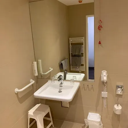 Hotell Adesso - Pay At On Arrival-ihr Automatenhotel In 3*