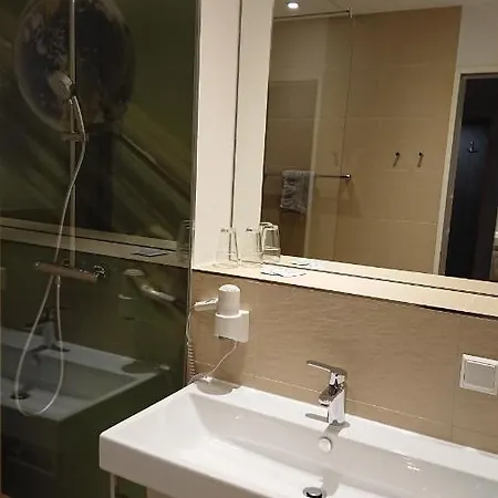 Adesso - Pay At On Arrival-ihr Automatenhotel In 3* Göttingen